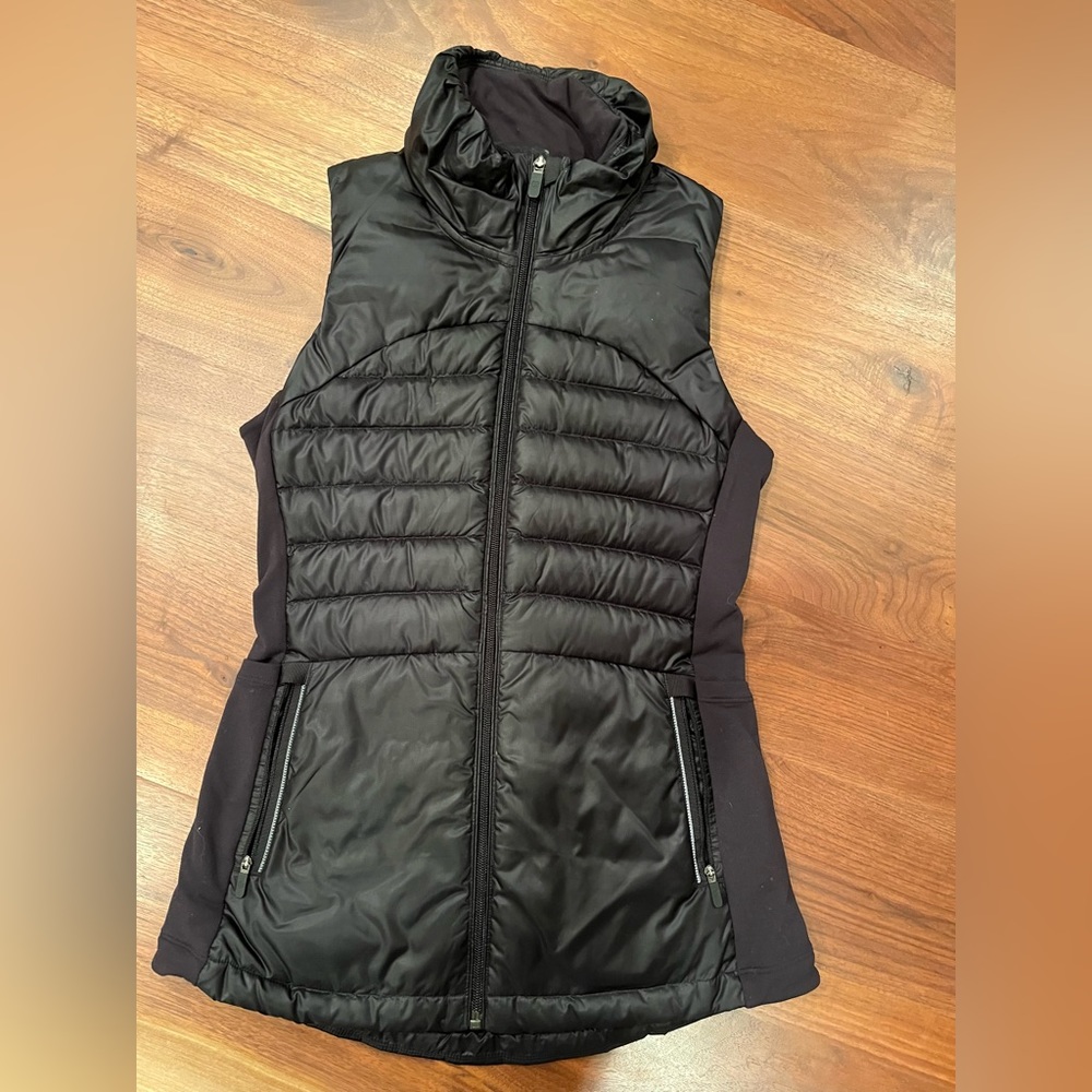 Lululemon Down for the run puffer vest